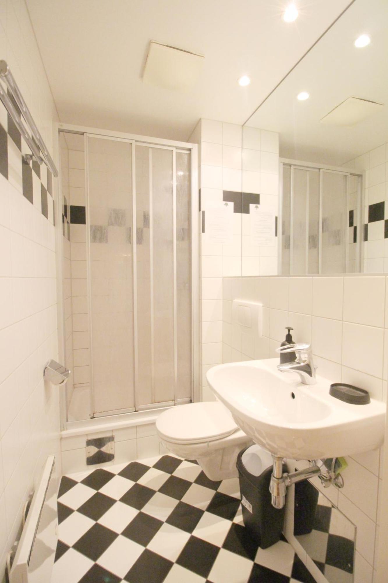 Aparthotel Triple In Hutteldorfer Strasse Area Viena