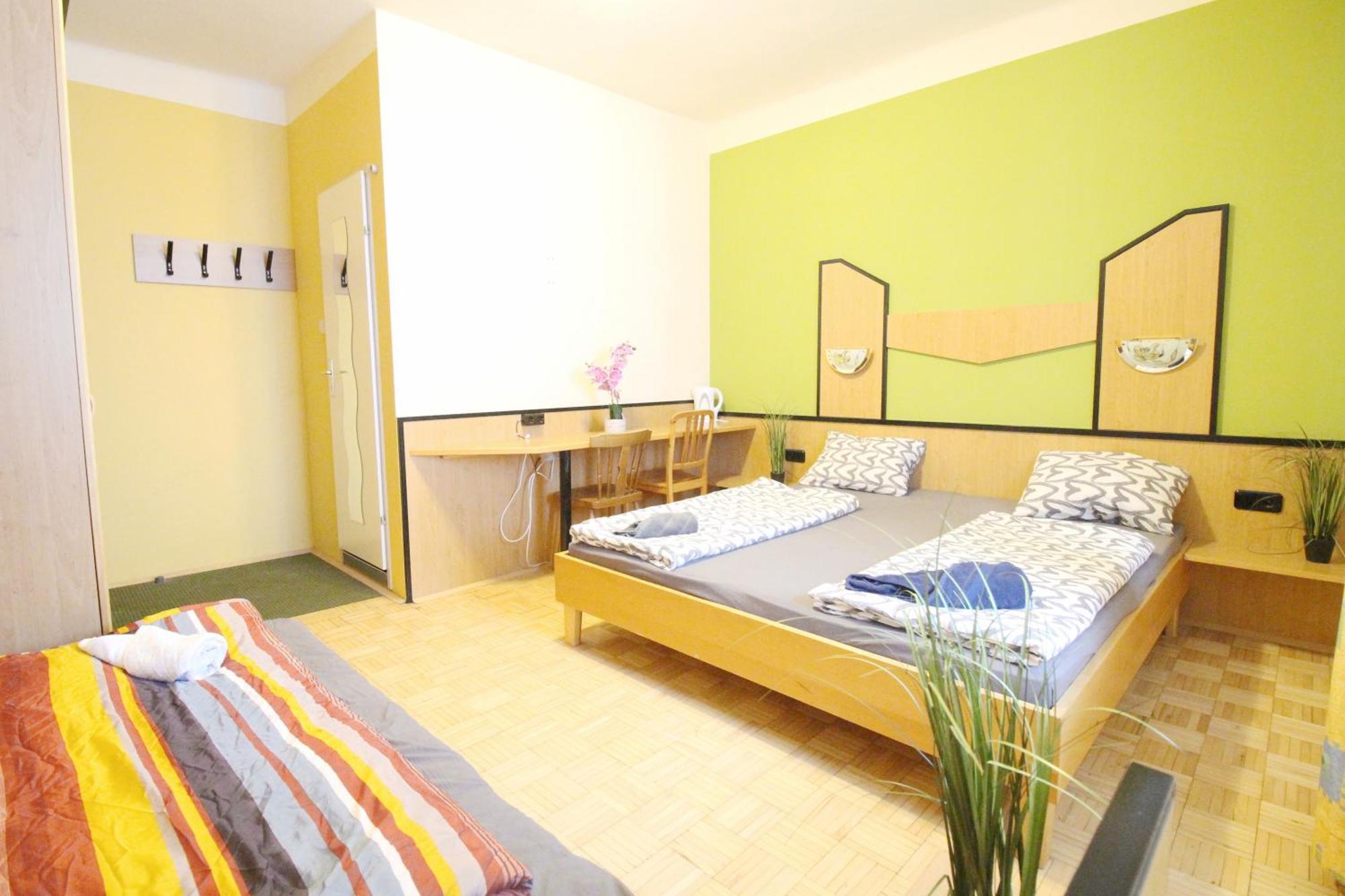 Aparthotel Triple In Hutteldorfer Strasse Area *