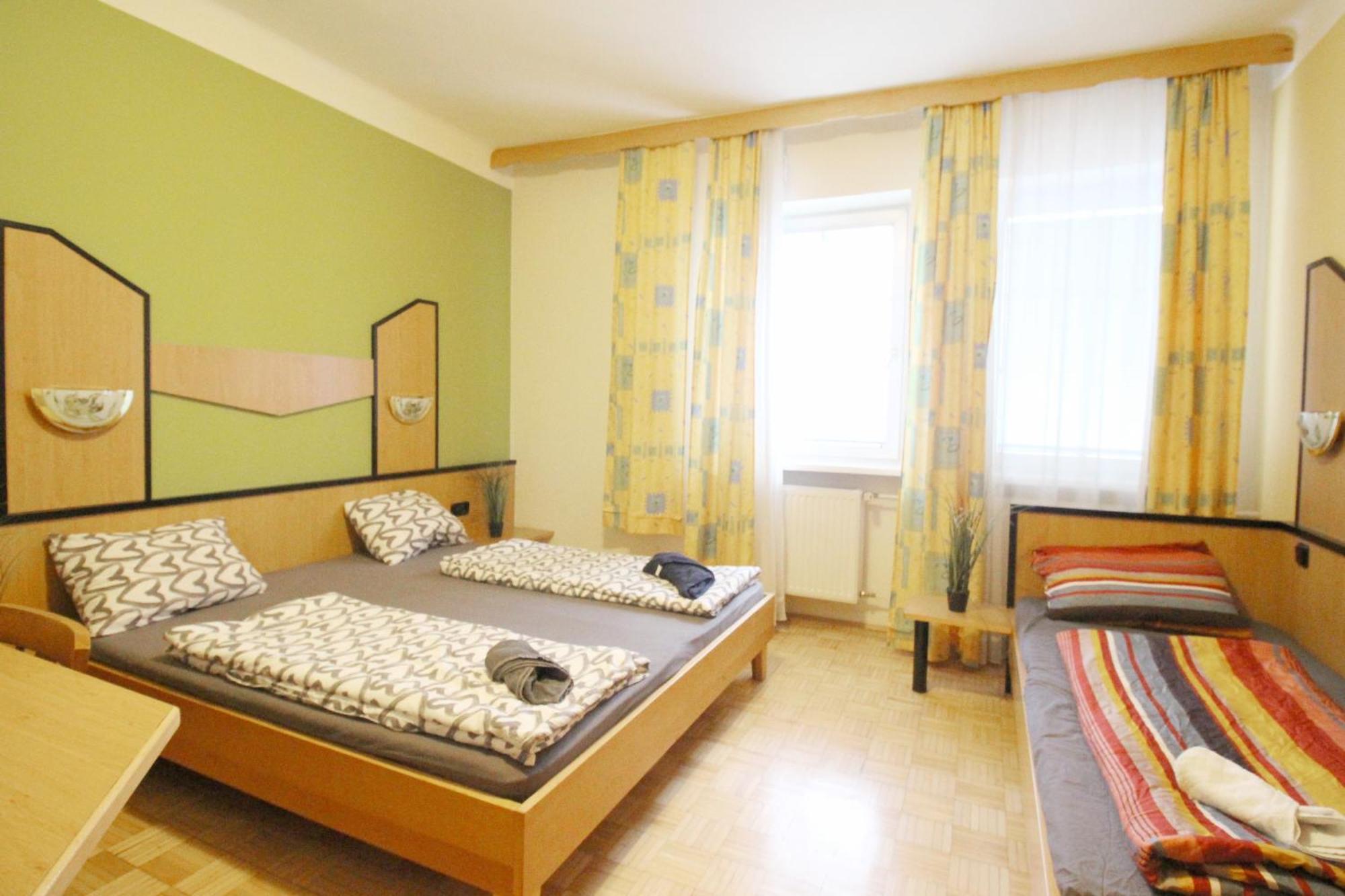 Aparthotel Triple In Hutteldorfer Strasse Area Viena