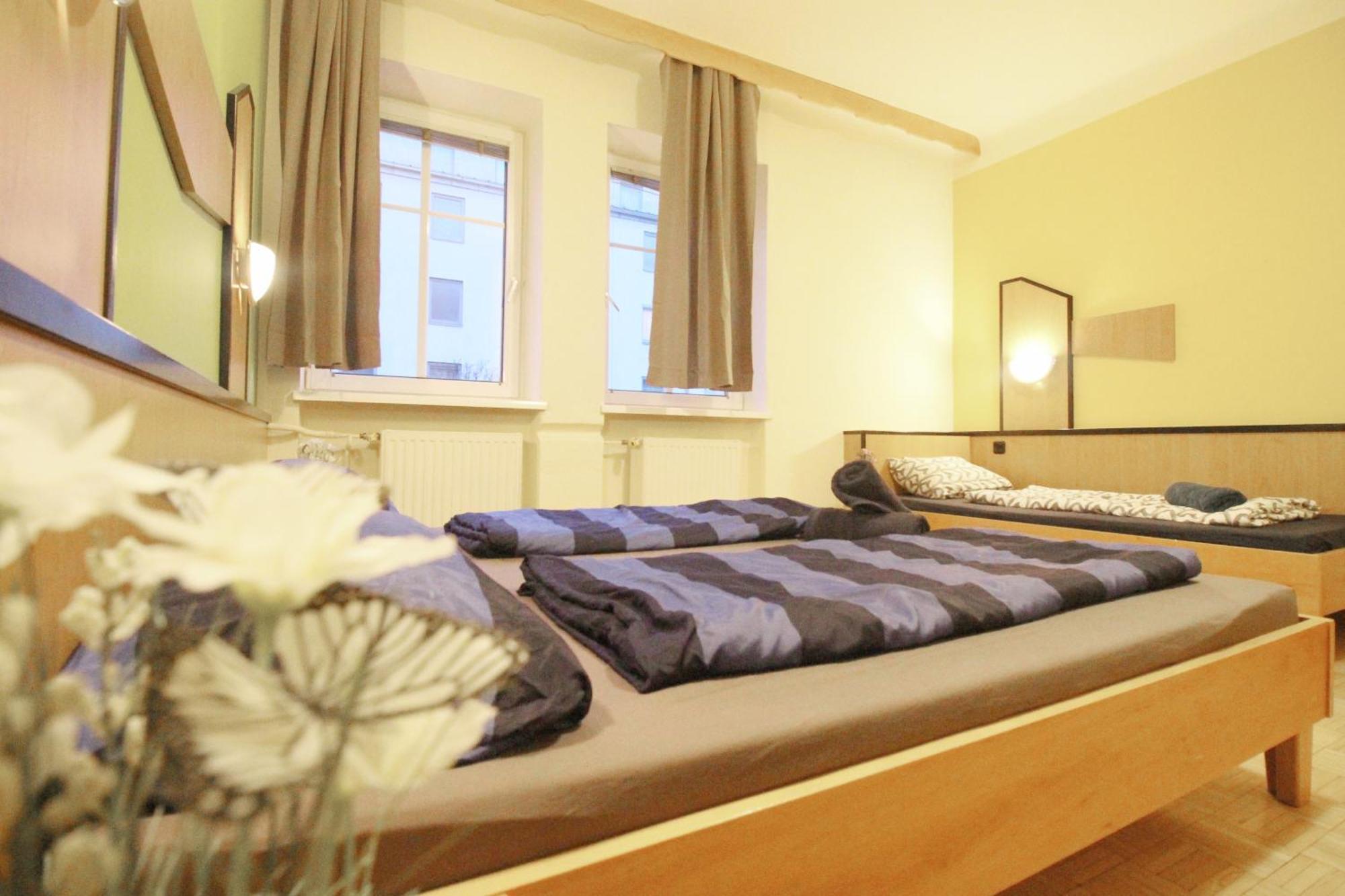 Triple In Hutteldorfer Strasse Area *