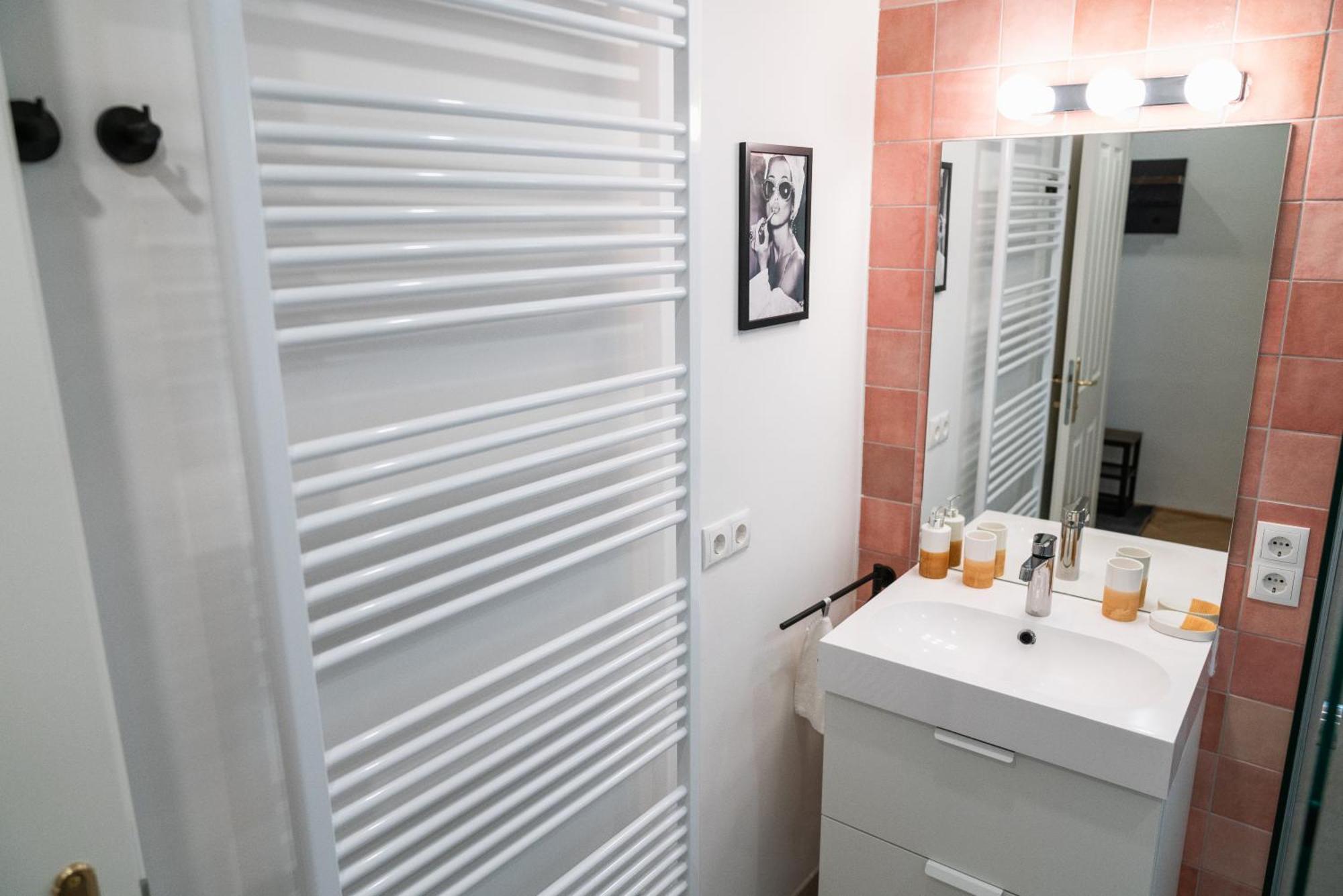 City: Live, Work, Play Apartment Vienna