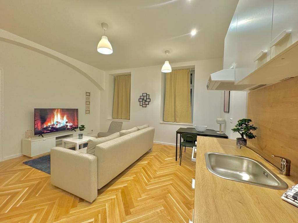 Apartment Ar Living &