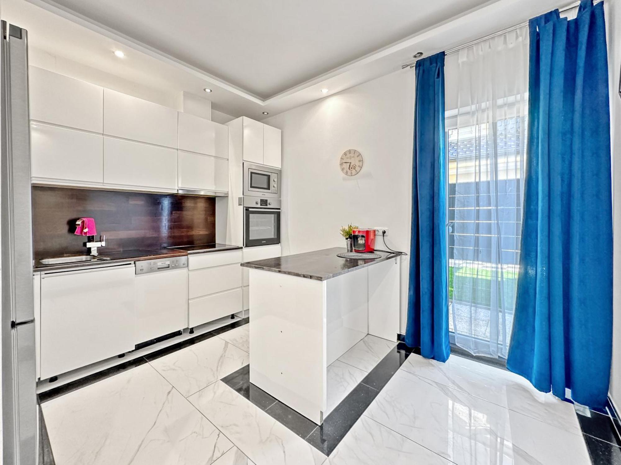 Luxurious In A Quiet Area In Villa