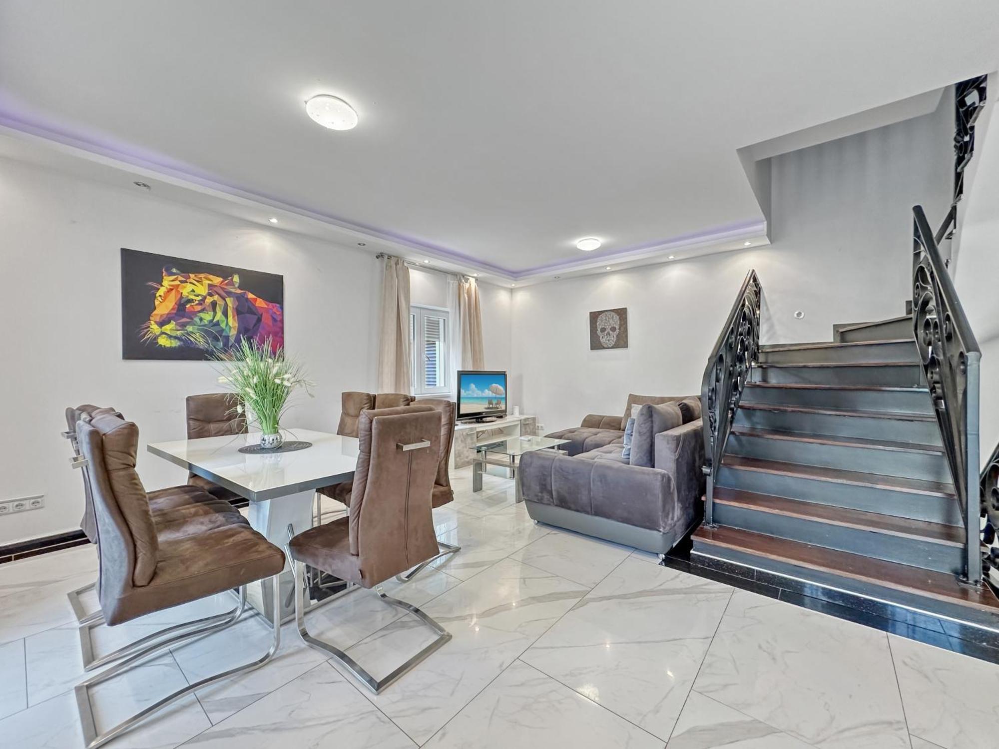Luxurious In A Quiet Area In *