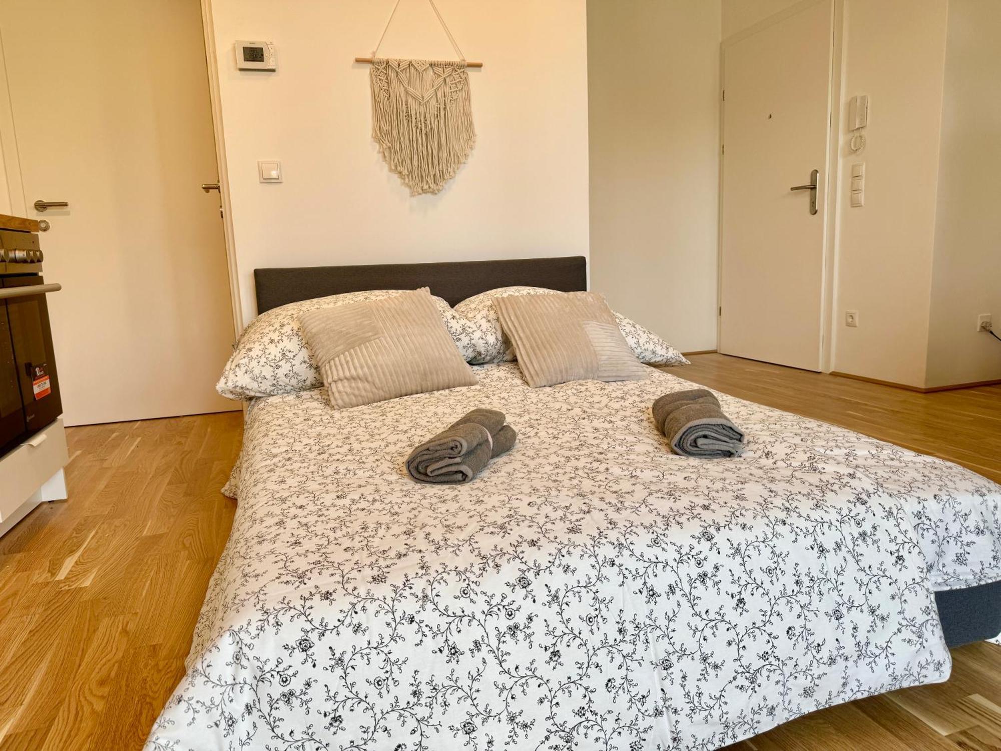 Apartment Modern Premium With Balcony Vienna