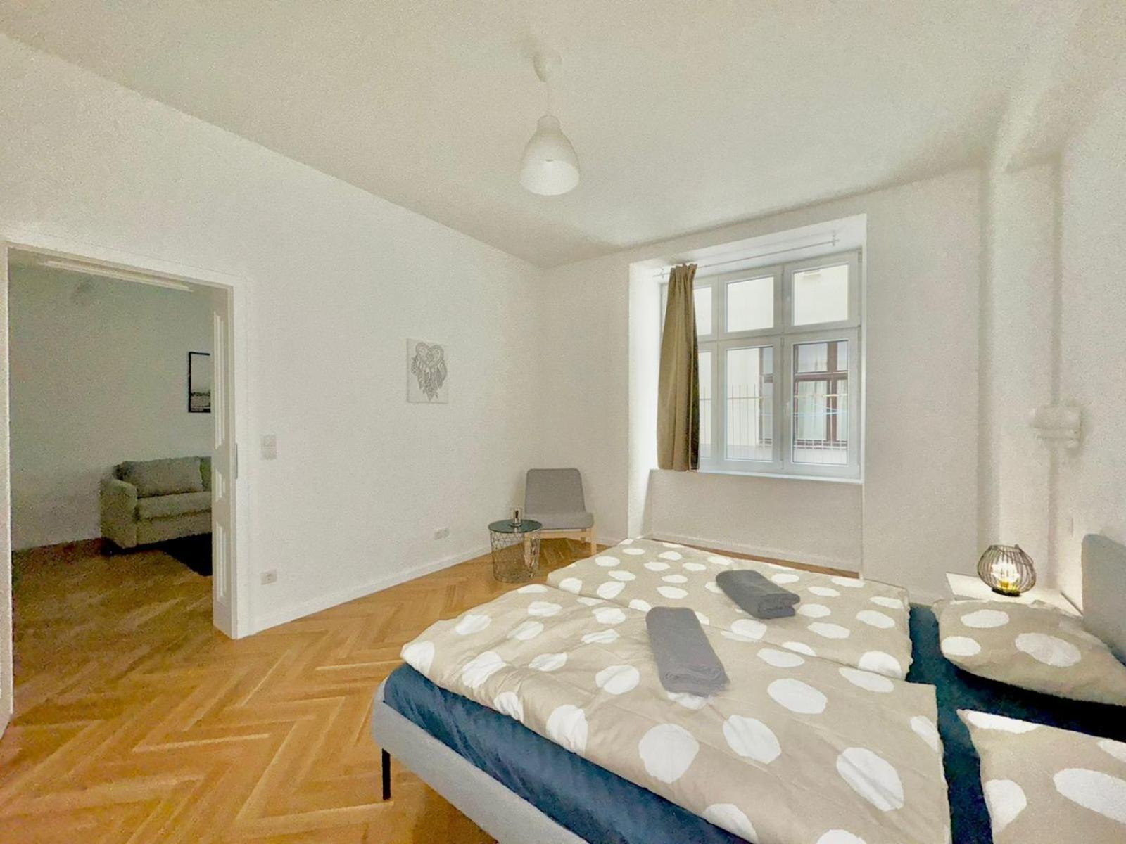 Apartment Ar Living & *