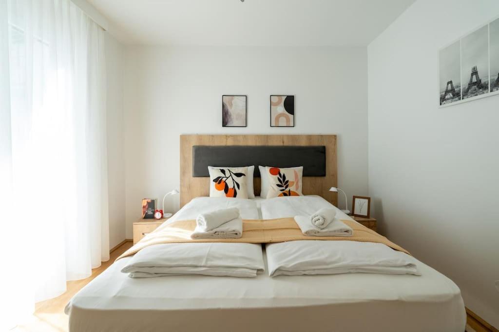 Sunny 1br With Balcony By Hm