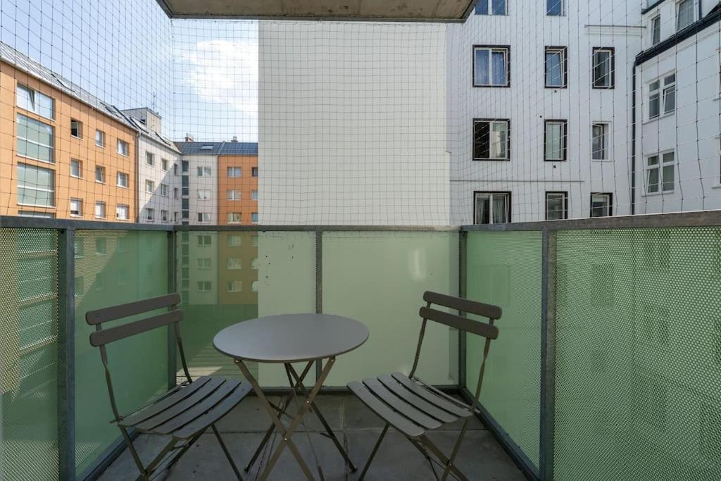 Sunny 1br With Balcony By Hm Apartment