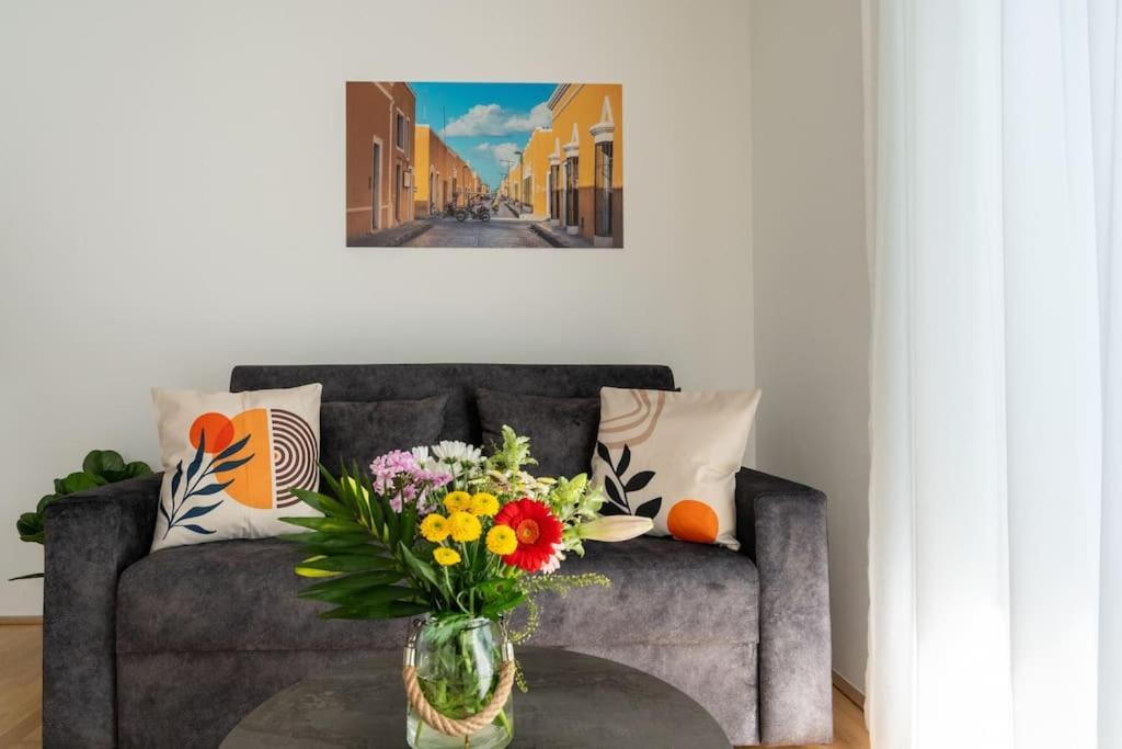 Sunny 1br With Balcony By Hm Apartment