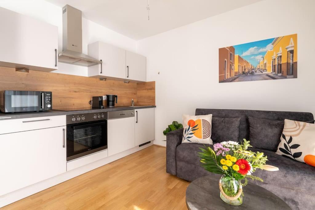 Sunny 1br With Balcony By Hm *