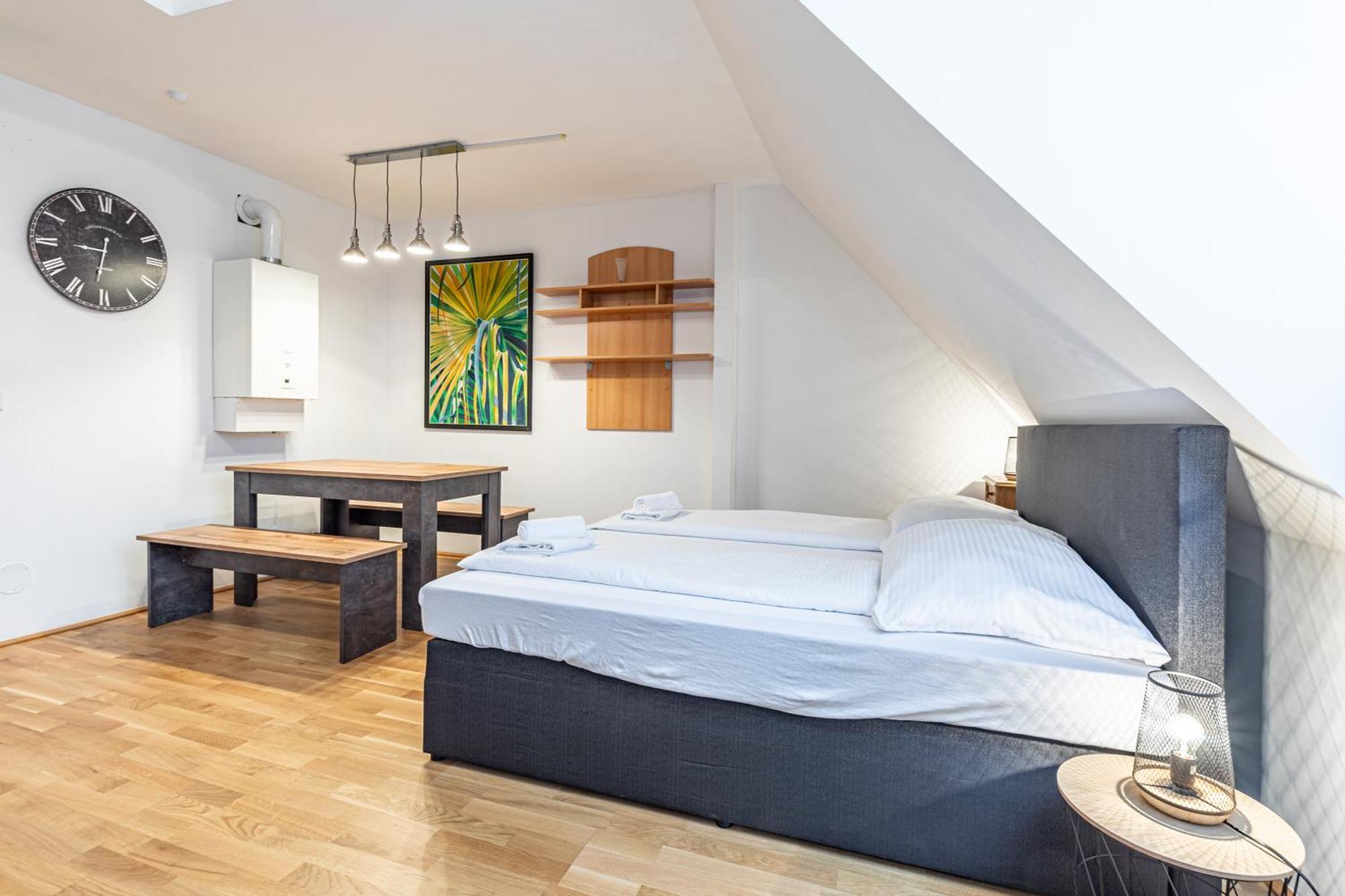 Penthouse By Jr * Vienna
