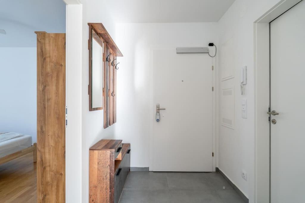 Hm • Modern 1br Apt With Balcony Apartment *