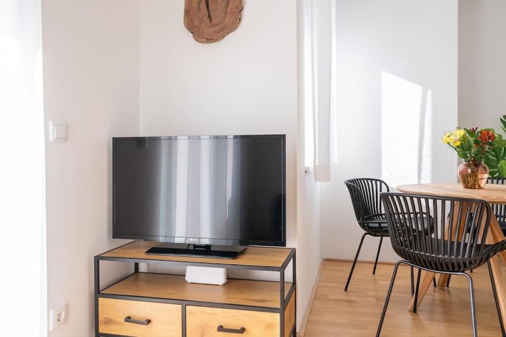 Apartment Hm • Modern 1br Apt With Balcony Vienna