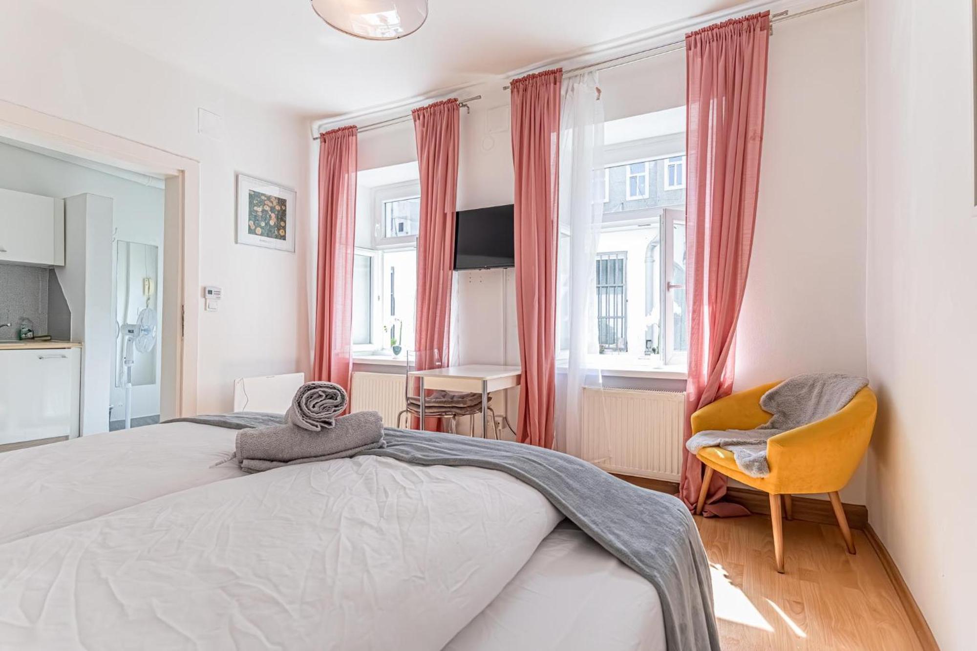 Double Delight - Apt. For Two Apartment
