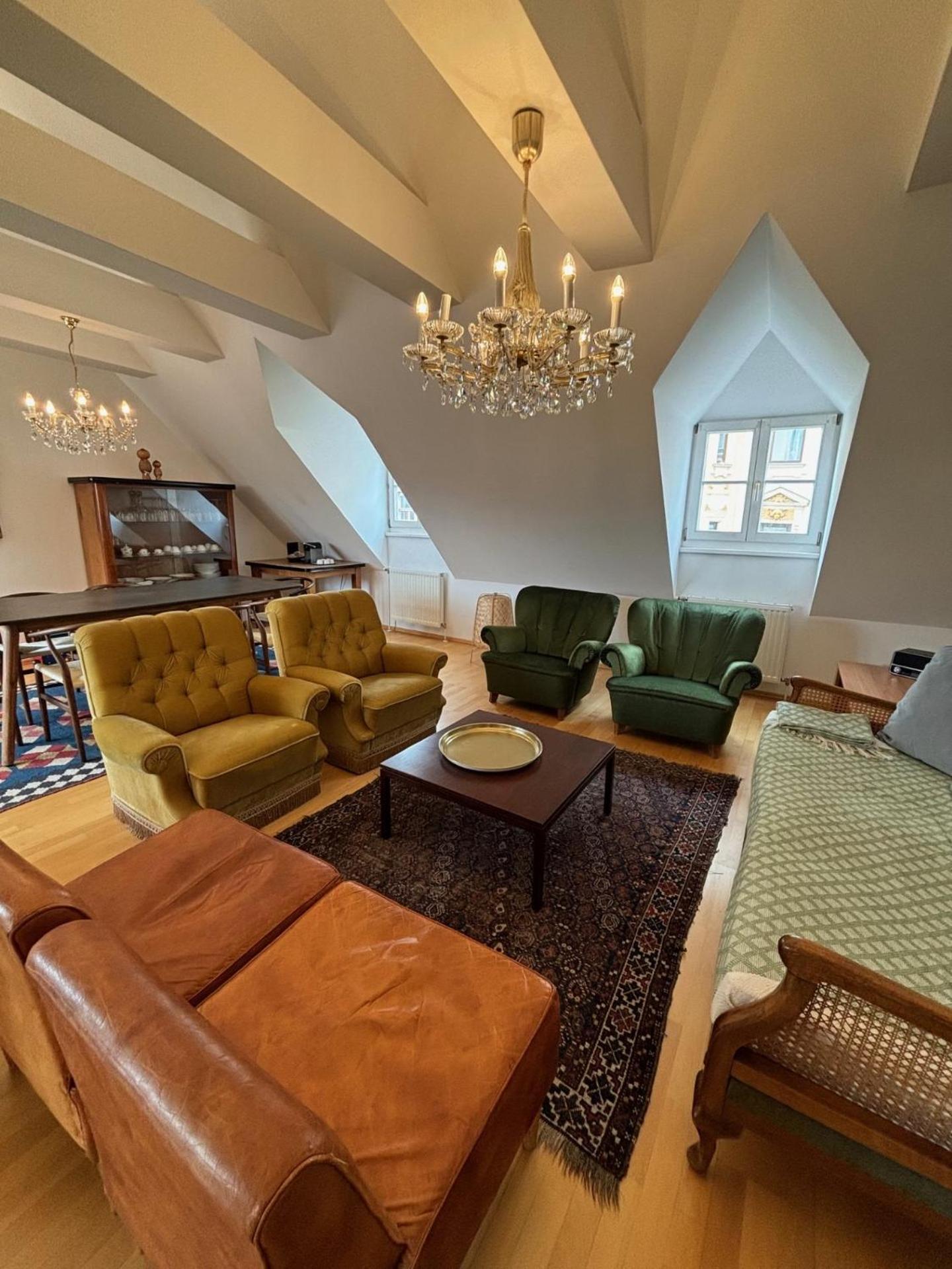 Apartment Grosszuegiges In Historischem Gebaeude *