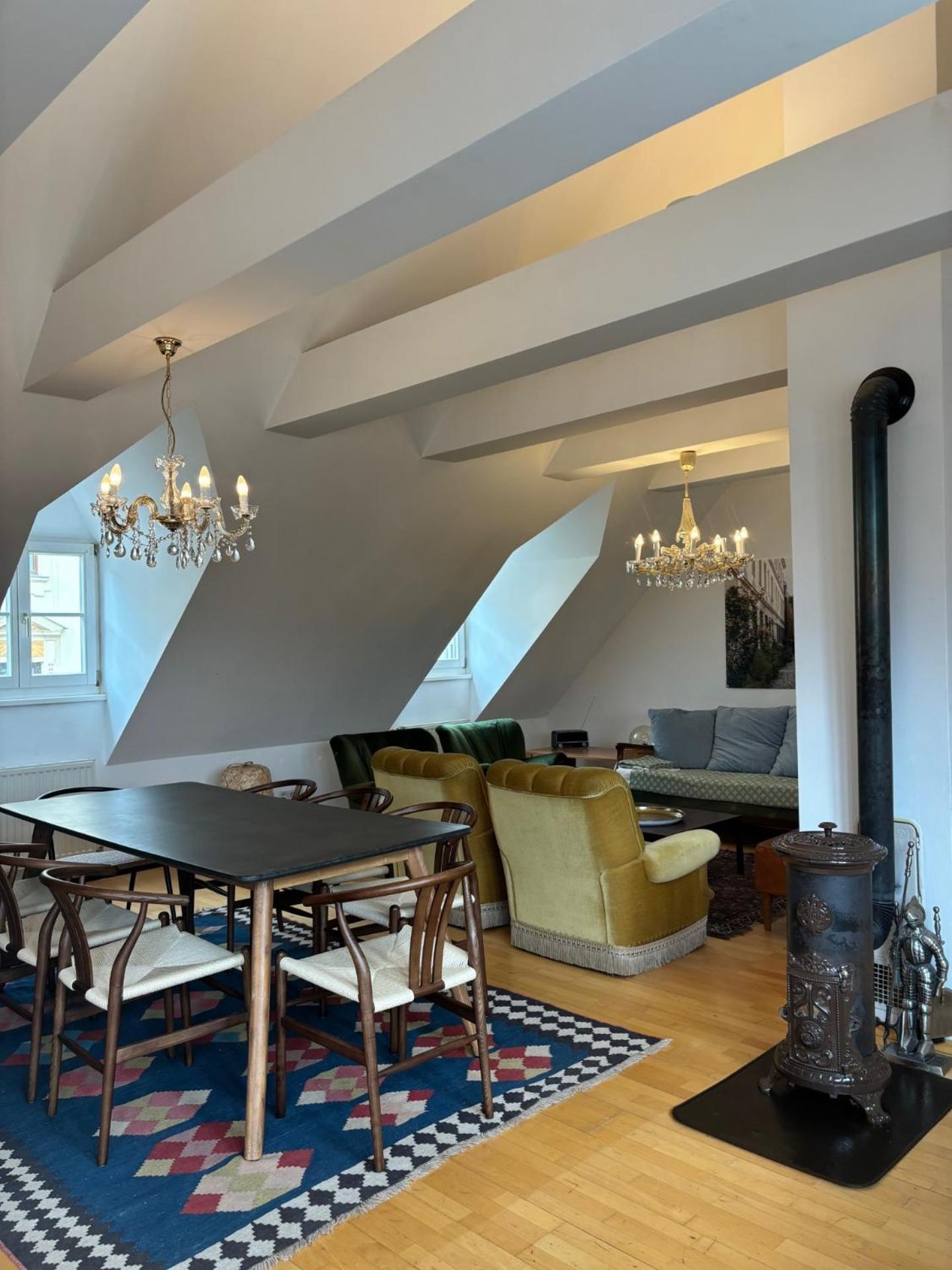 Grosszuegiges In Historischem Gebaeude Apartment