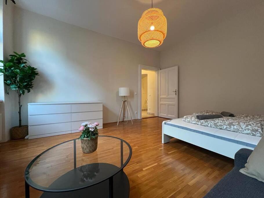 Stylish - Free Parking & Netflix Apartment Wien