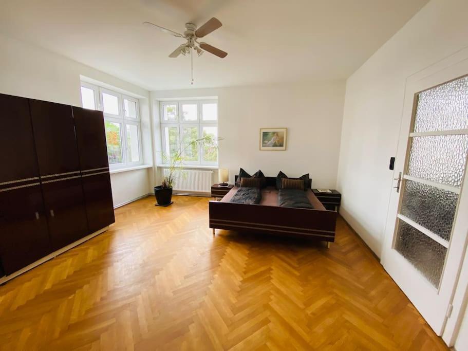 Apartment Herrenhaus Hoeniger Flughafen 11min/wienmitte 12min