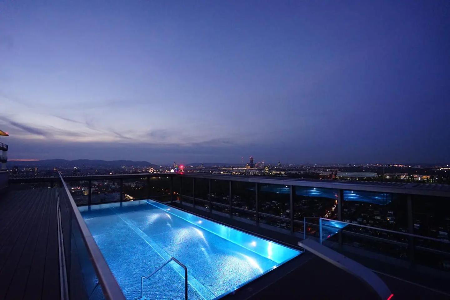 Exquisite Studio With Rooftop Pool