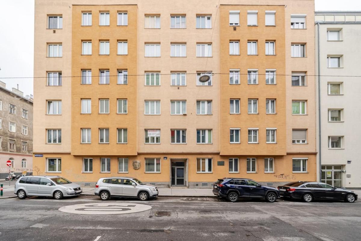 Apartment 10 Minutes To Centre And Next To Hbf And Easy From Airport