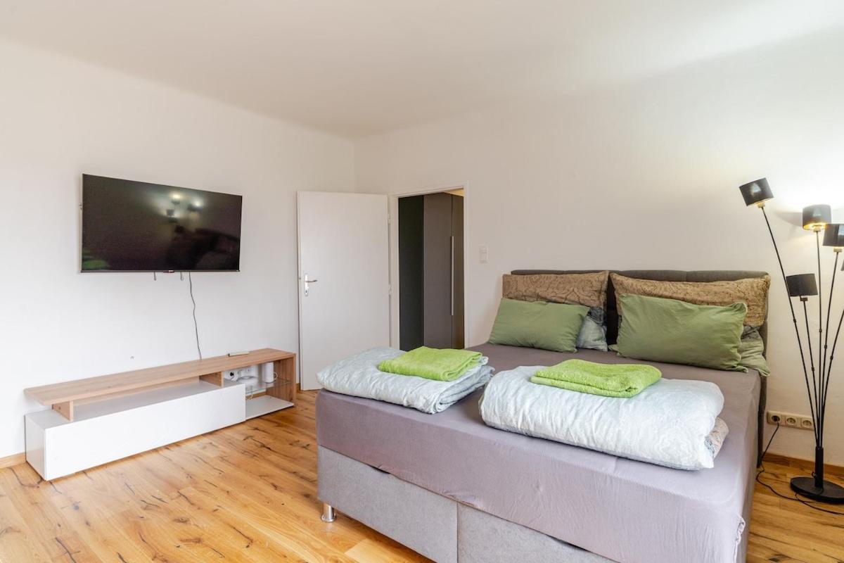 Apartment 10 Minutes To Centre And Next To Hbf And Easy From Airport *