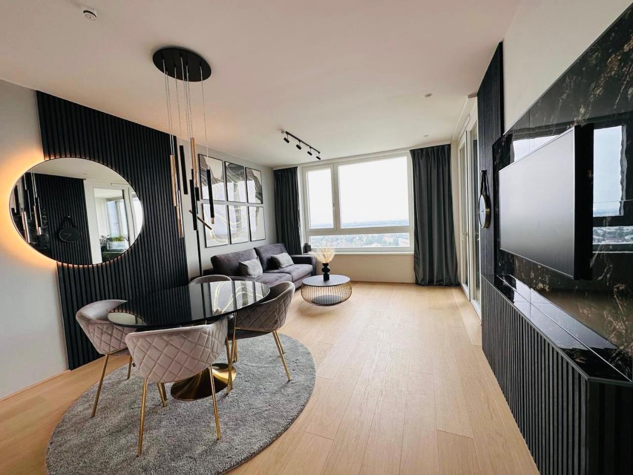Apartamento High-end Close To Metro And Uno-city With E-parking *