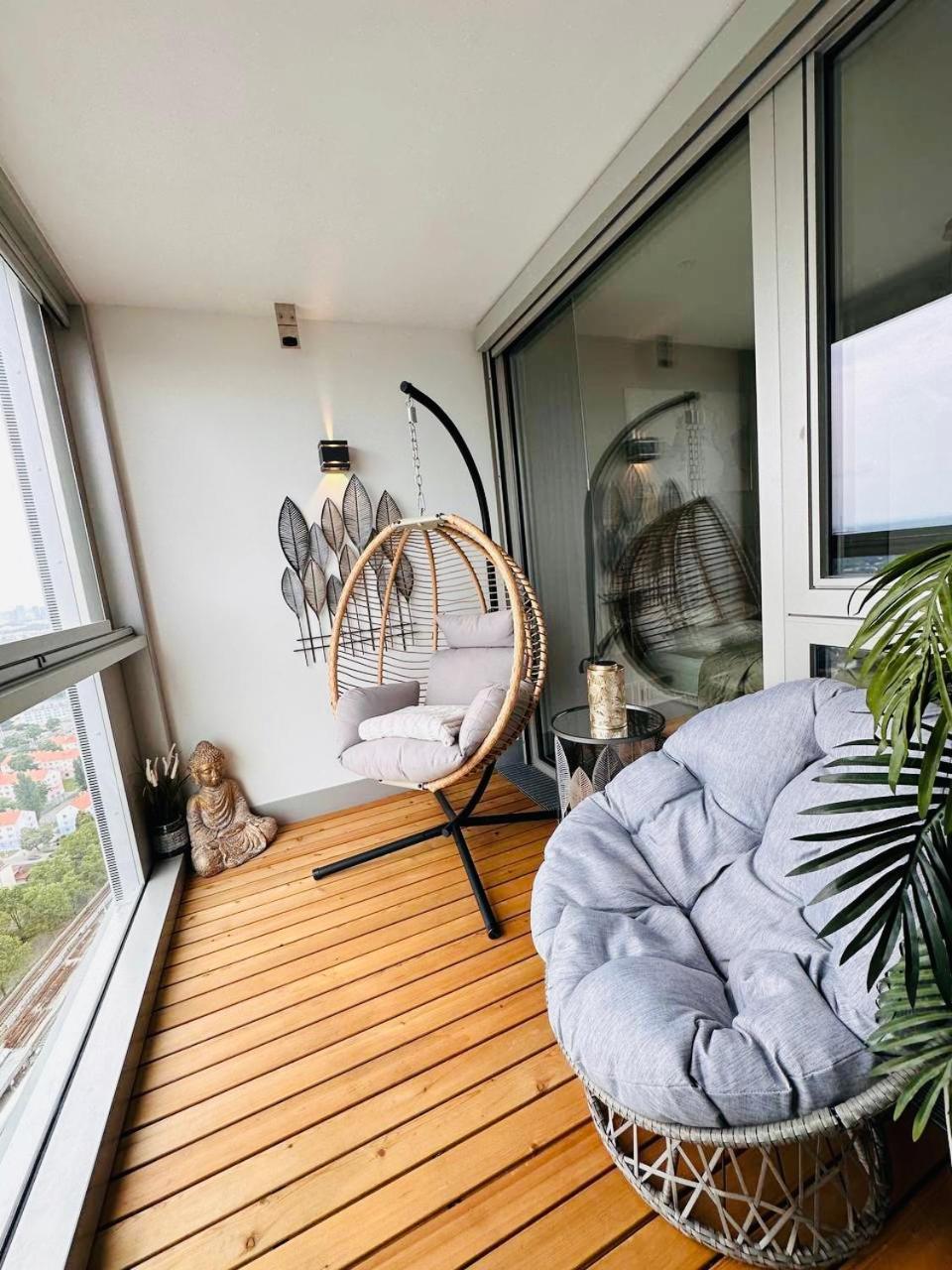 High-end Close To Metro And Uno-city With E-parking Viena