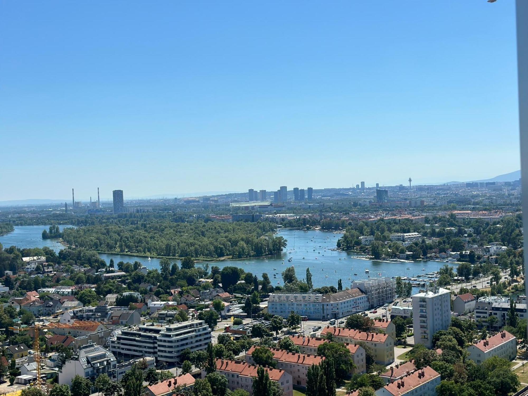 High-end Close To Metro And Uno-city With E-parking Viena