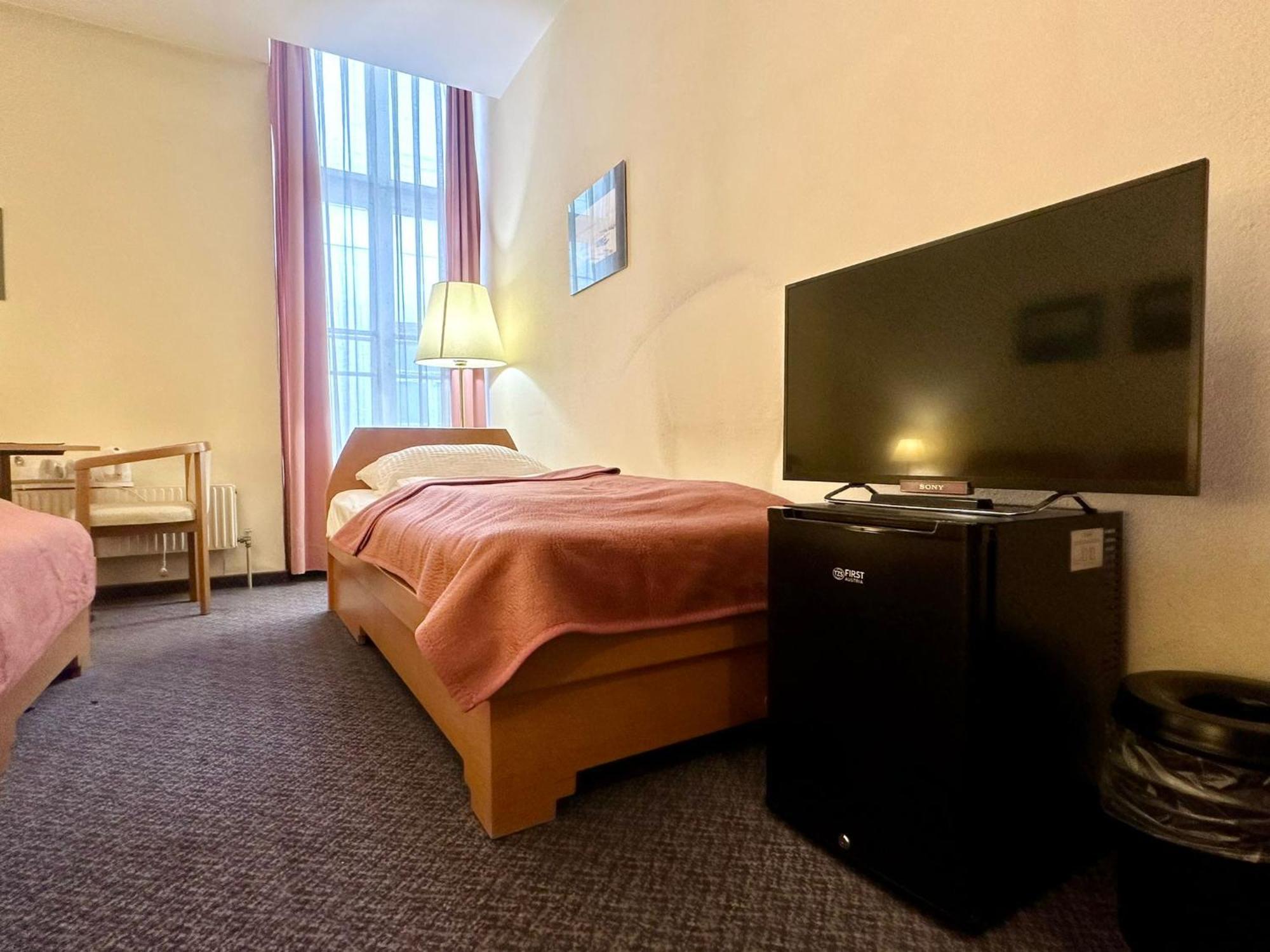 Hotel Very Apartments, 5 Min To Center, No Reception 3*