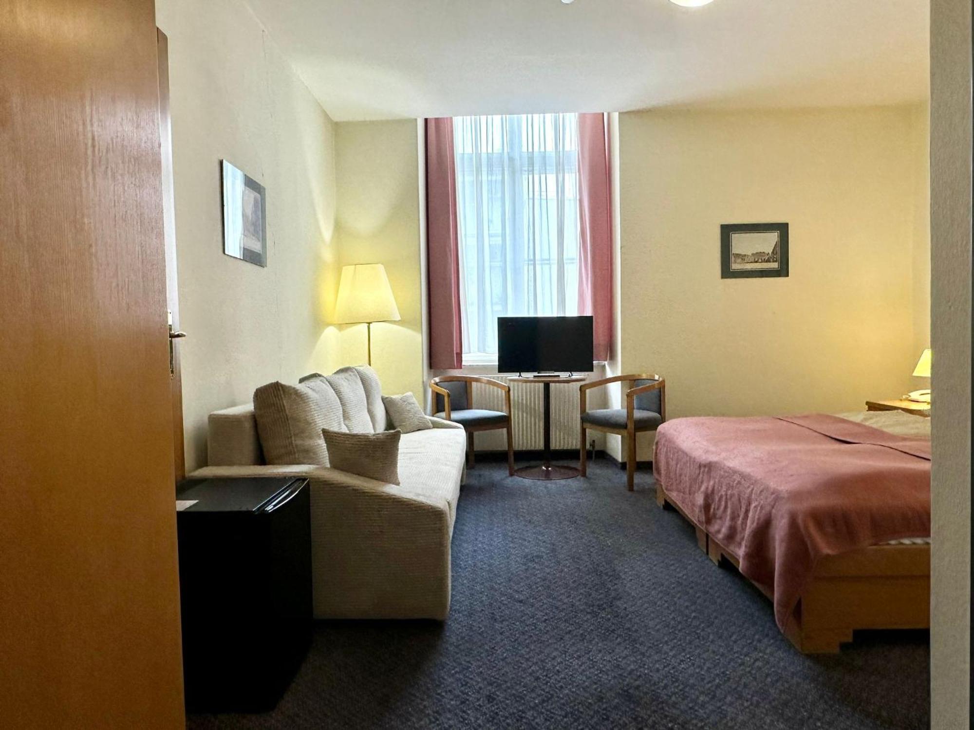 Very Apartments, 5 Min To Center, No Reception Hotel 3*