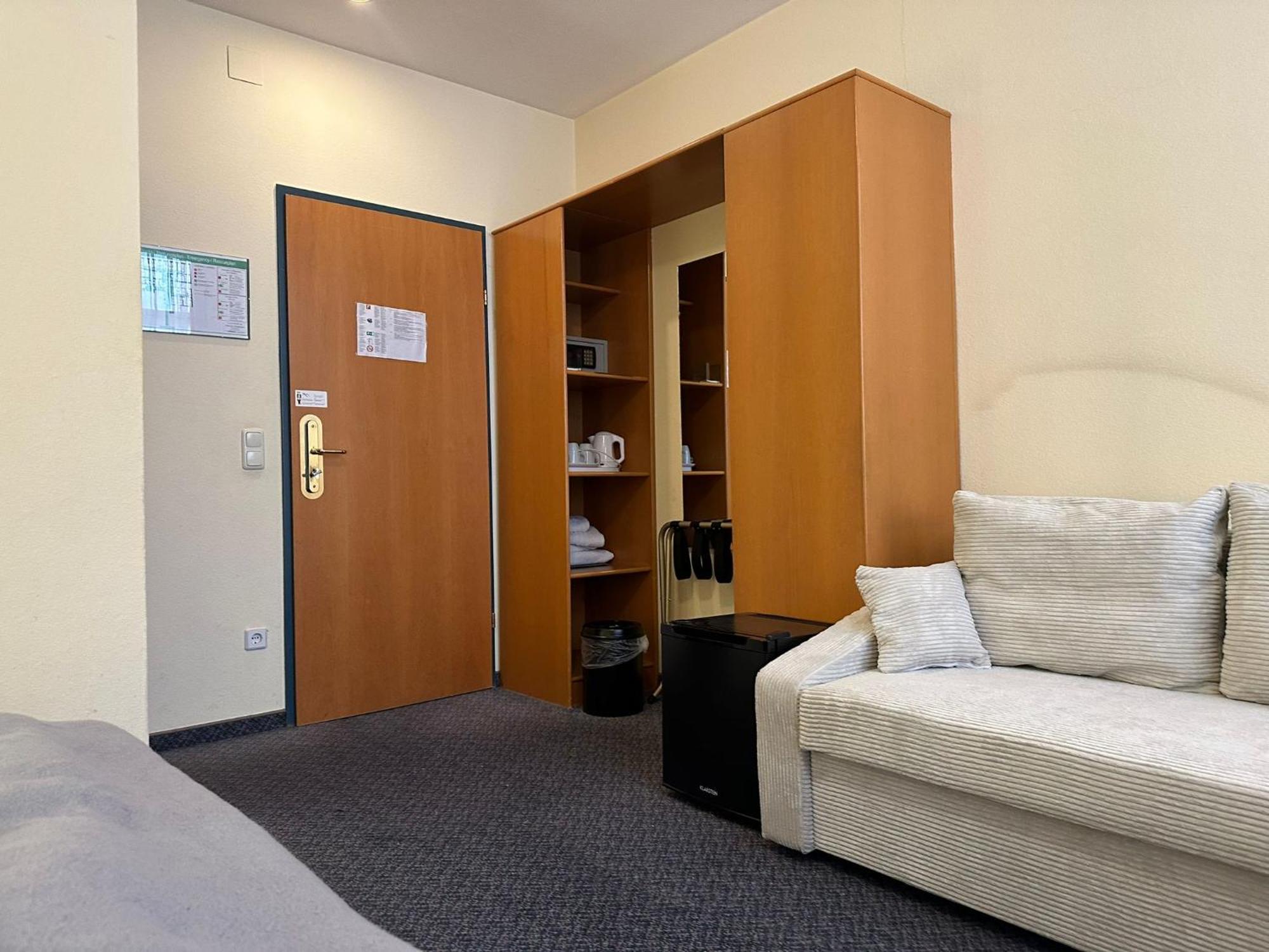Hotel Very Apartments, 5 Min To Center, No Reception