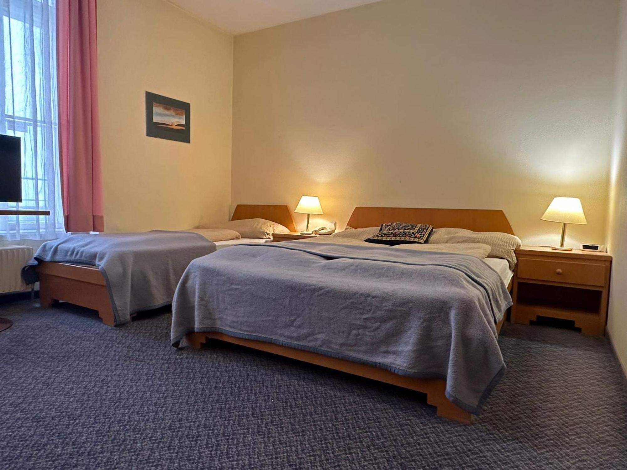 Very Apartments, 5 Min To Center, No Reception