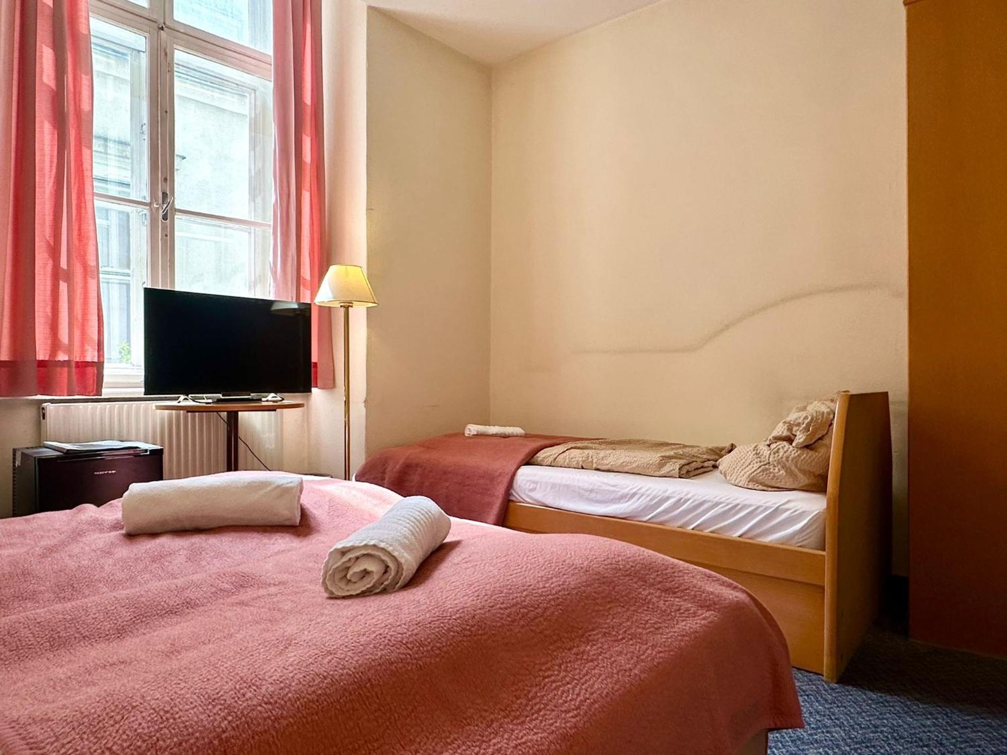 Very Apartments, 5 Min To Center, No Reception Hotel 3*