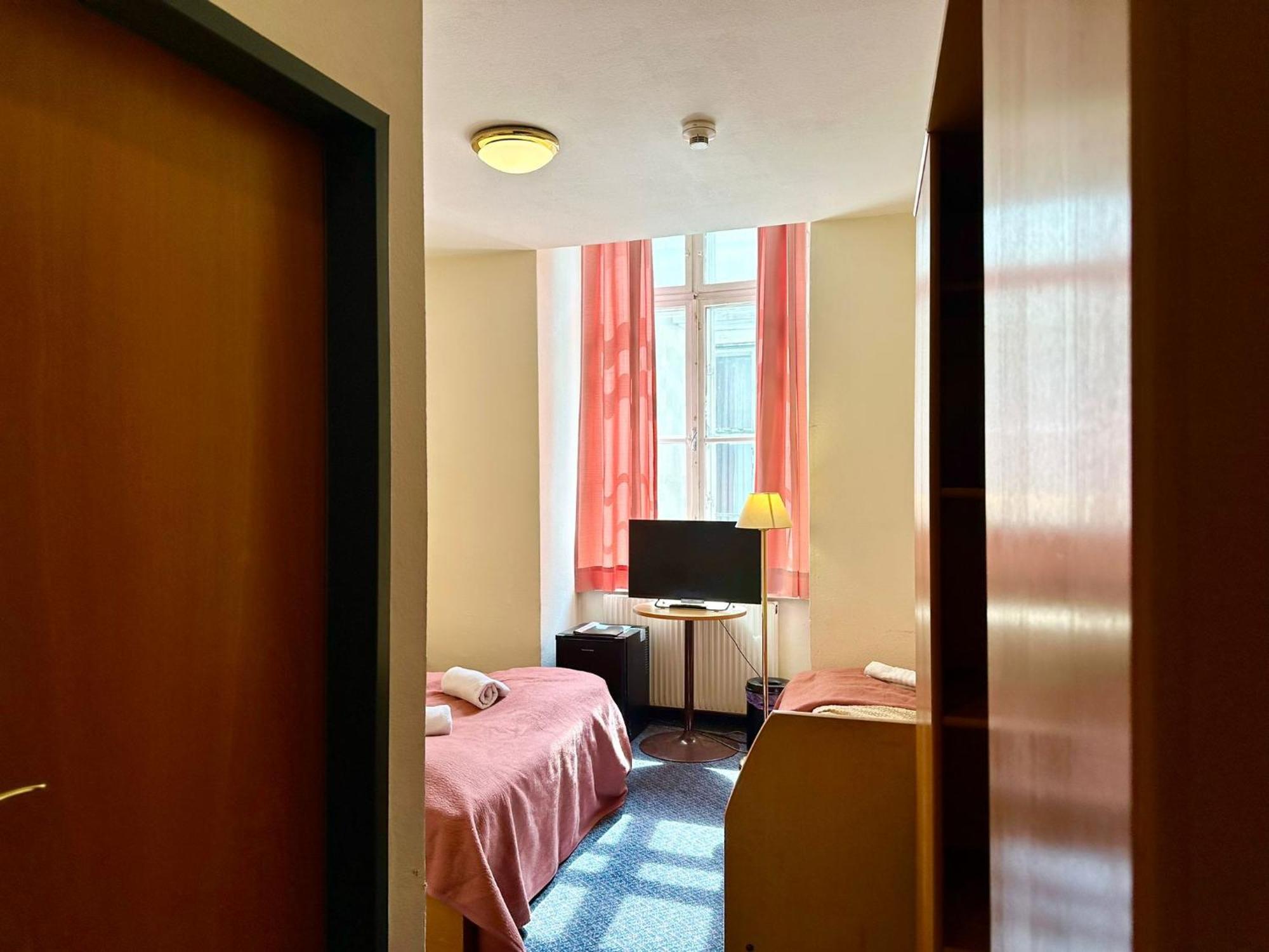 Very Apartments, 5 Min To Center, No Reception Hotel Vienna