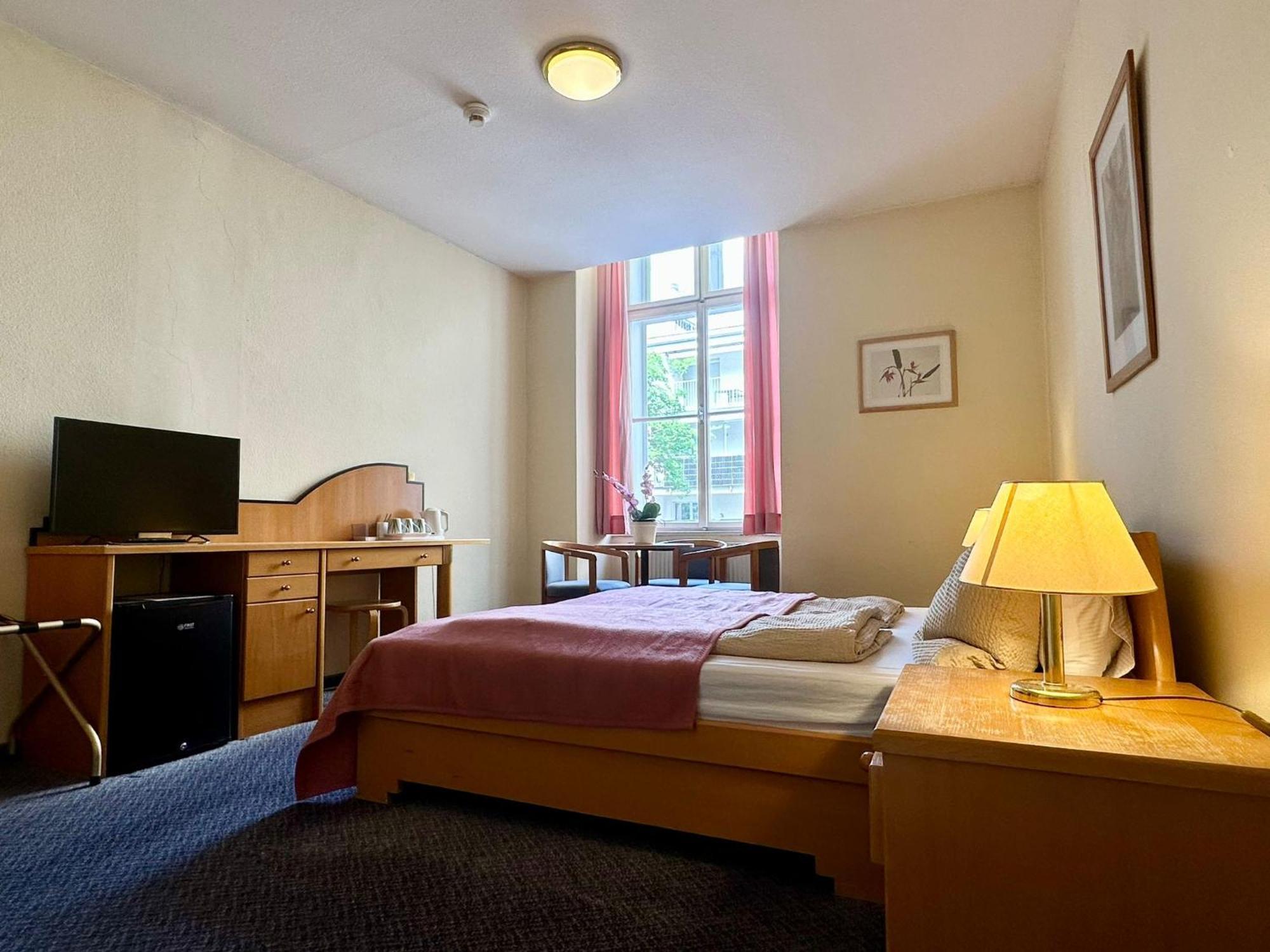 Very Apartments, 5 Min To Center, No Reception 3*