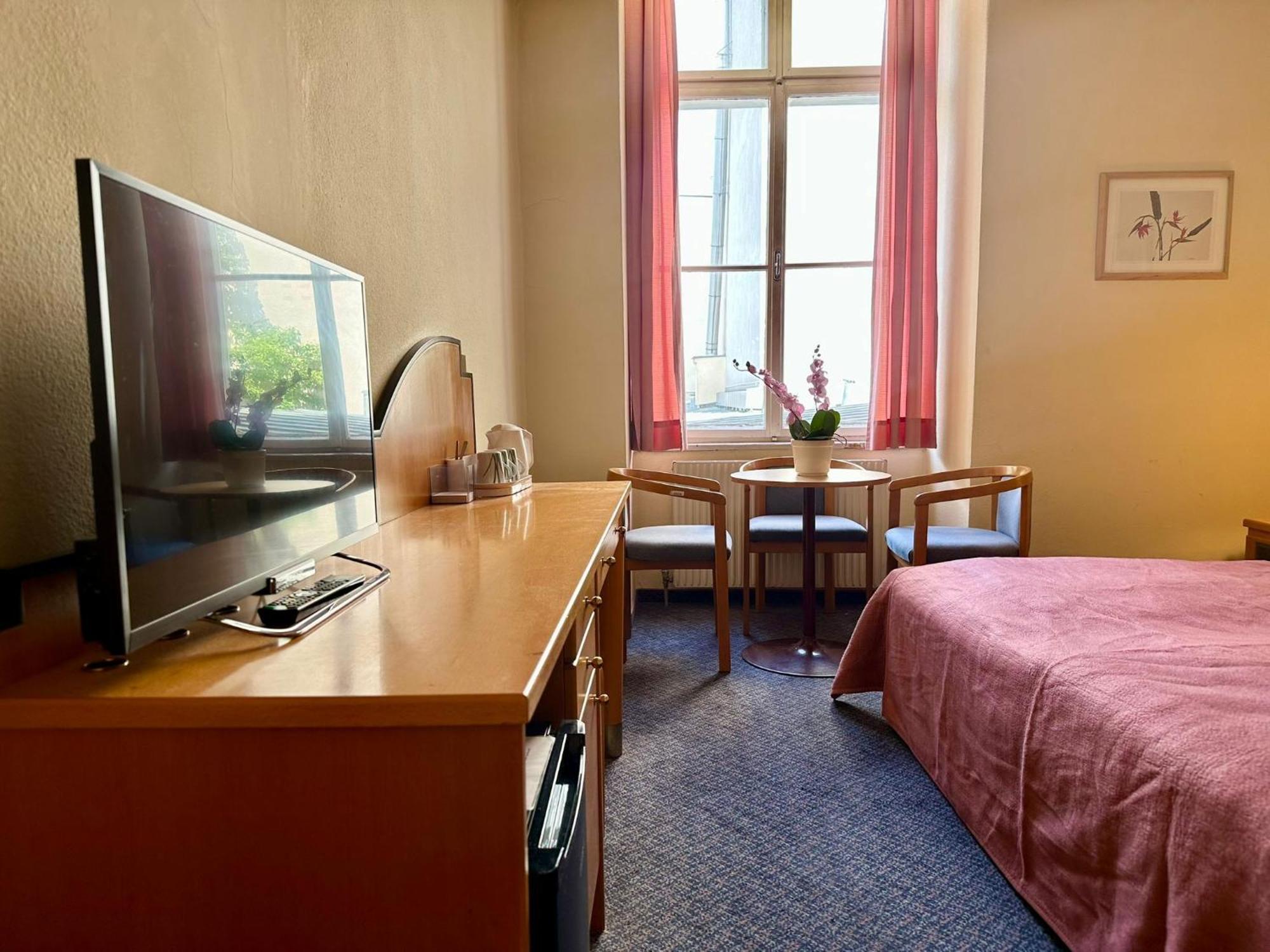 Very Apartments, 5 Min To Center, No Reception 3*