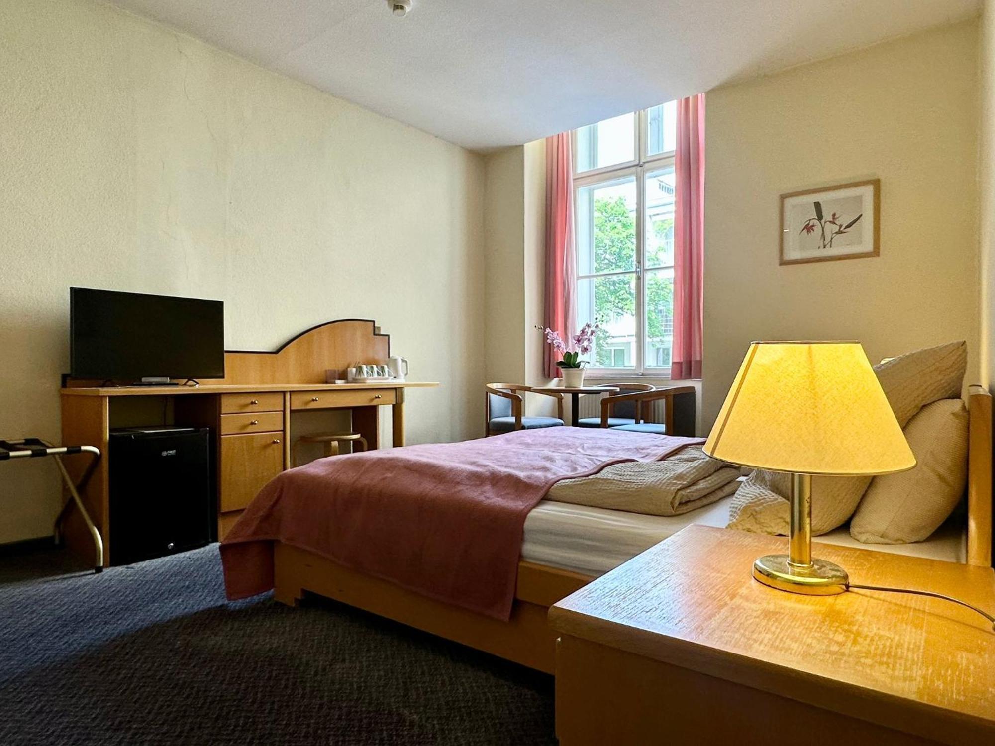 Hotel Very Apartments, 5 Min To Center, No Reception 3*