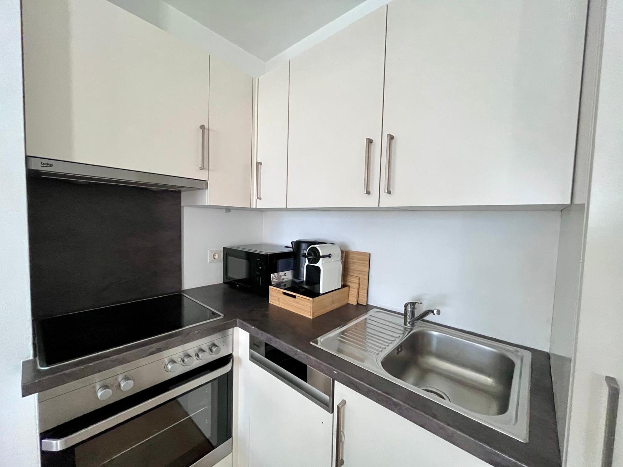 Apartment Funky Near Station Free Parking
