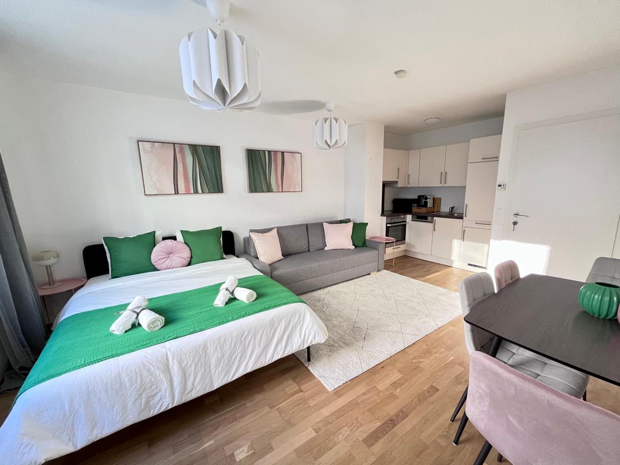 Funky Near Station Free Parking *