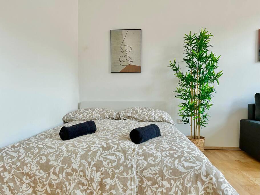Apartment 50 M2 Stylish With Free Parking & Netflix *