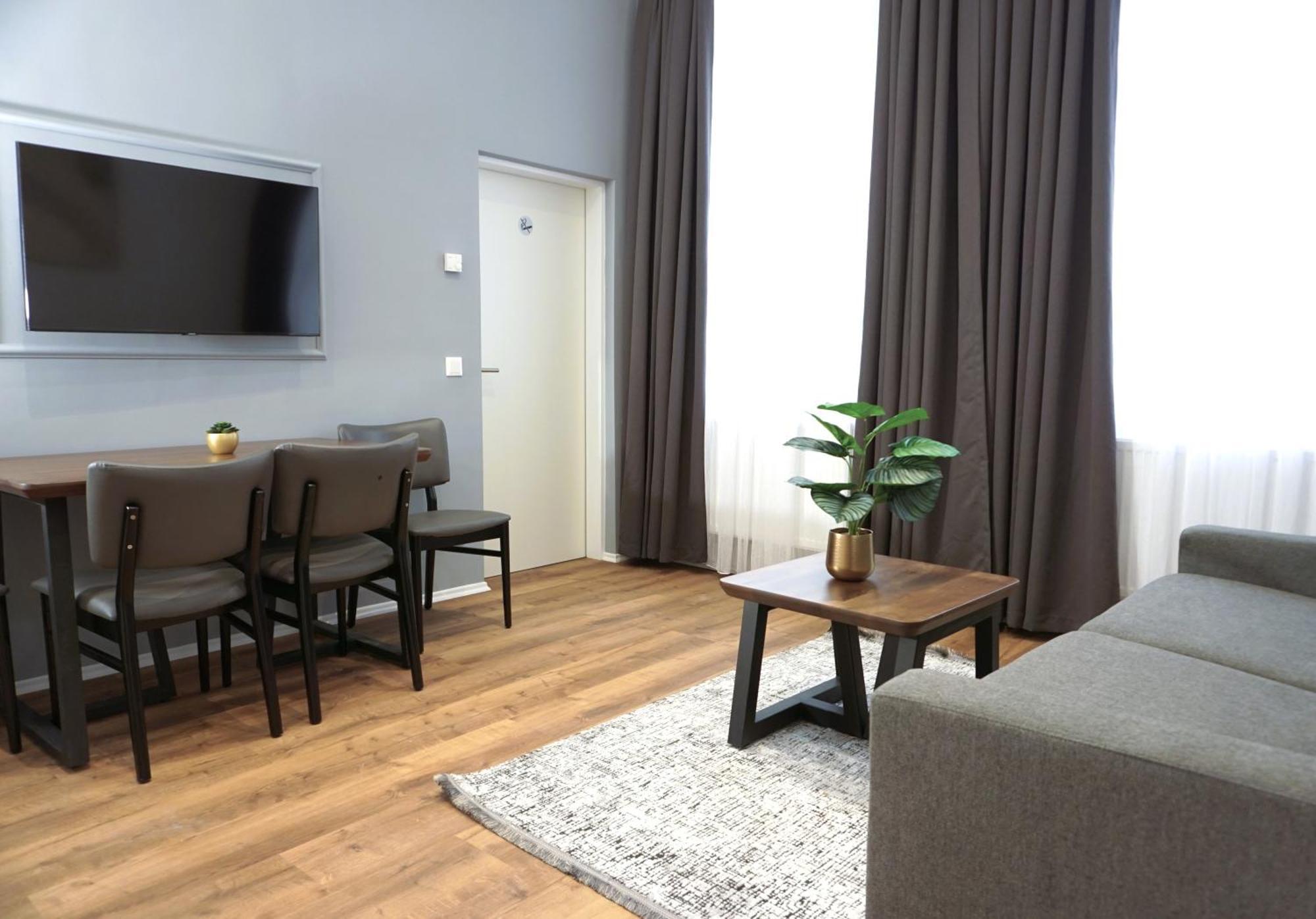 Viva La Apartment