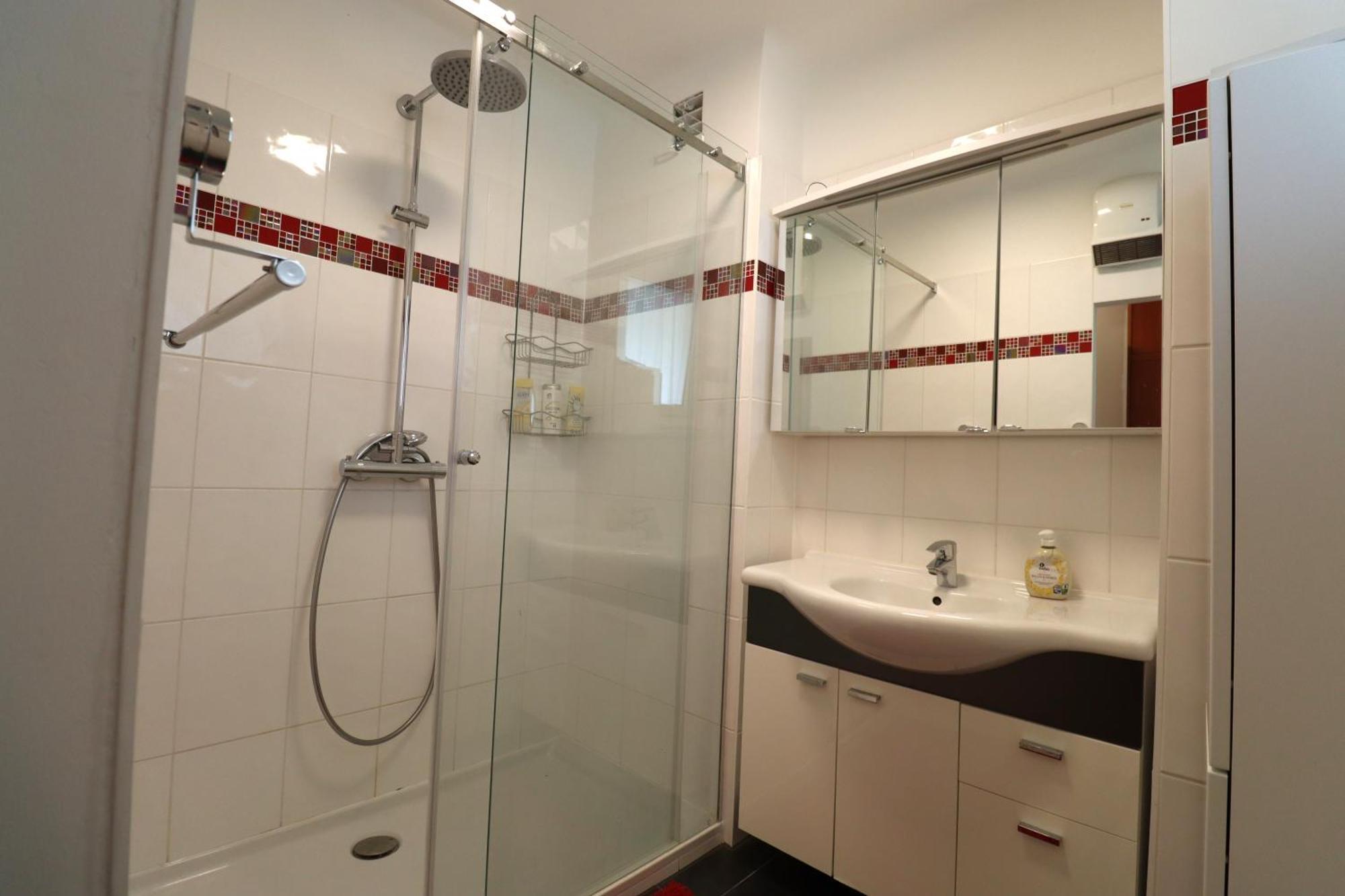 Exclusive Serviced Flat On Taborstrasse Apartment