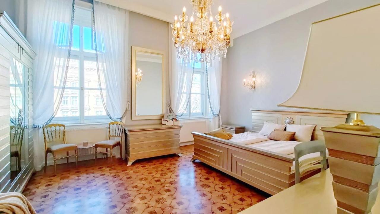 Luxurious In Center Kn Apartment