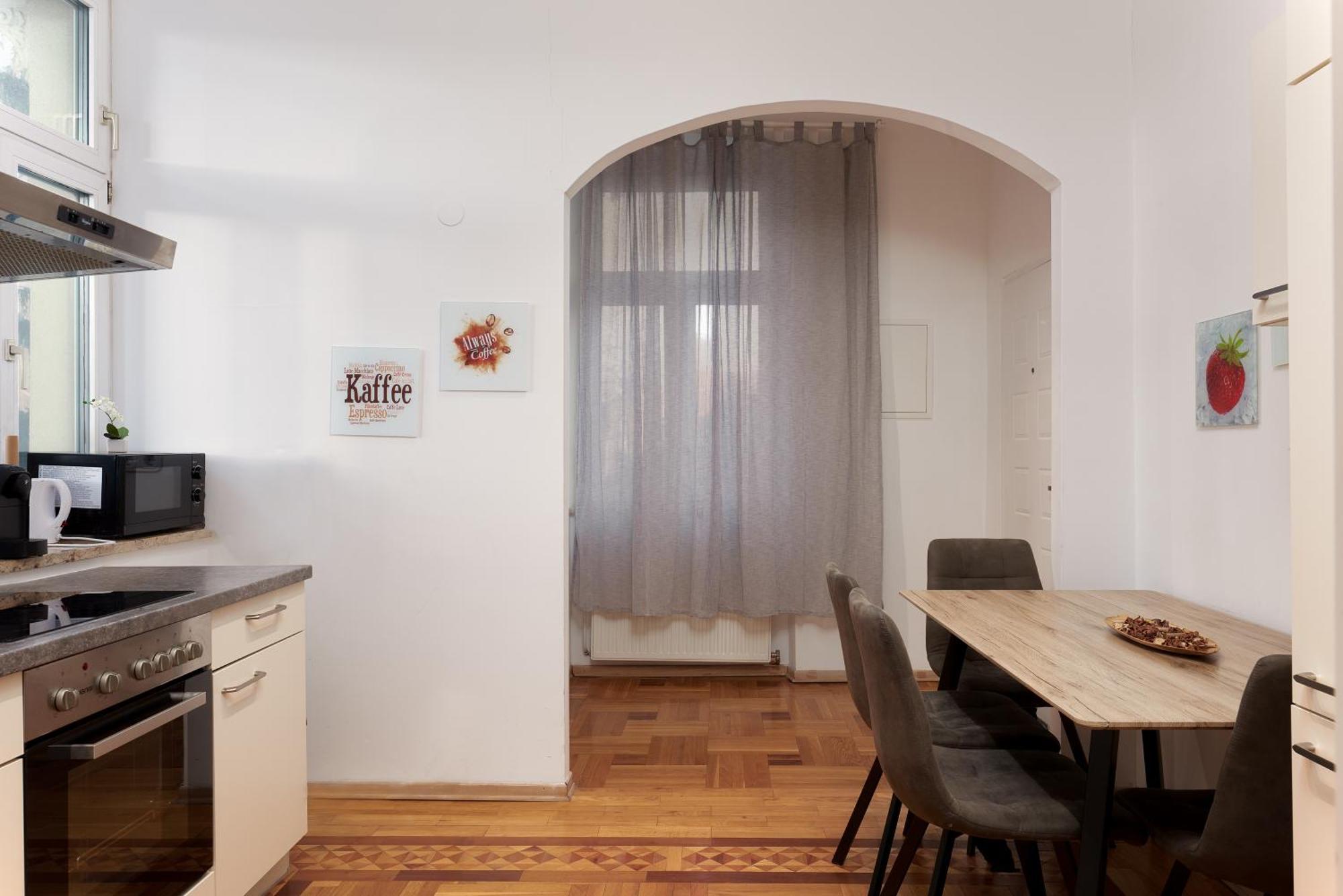 Schoenbrunn Palace Free Parking And 24h Check-in Apartment Vienna