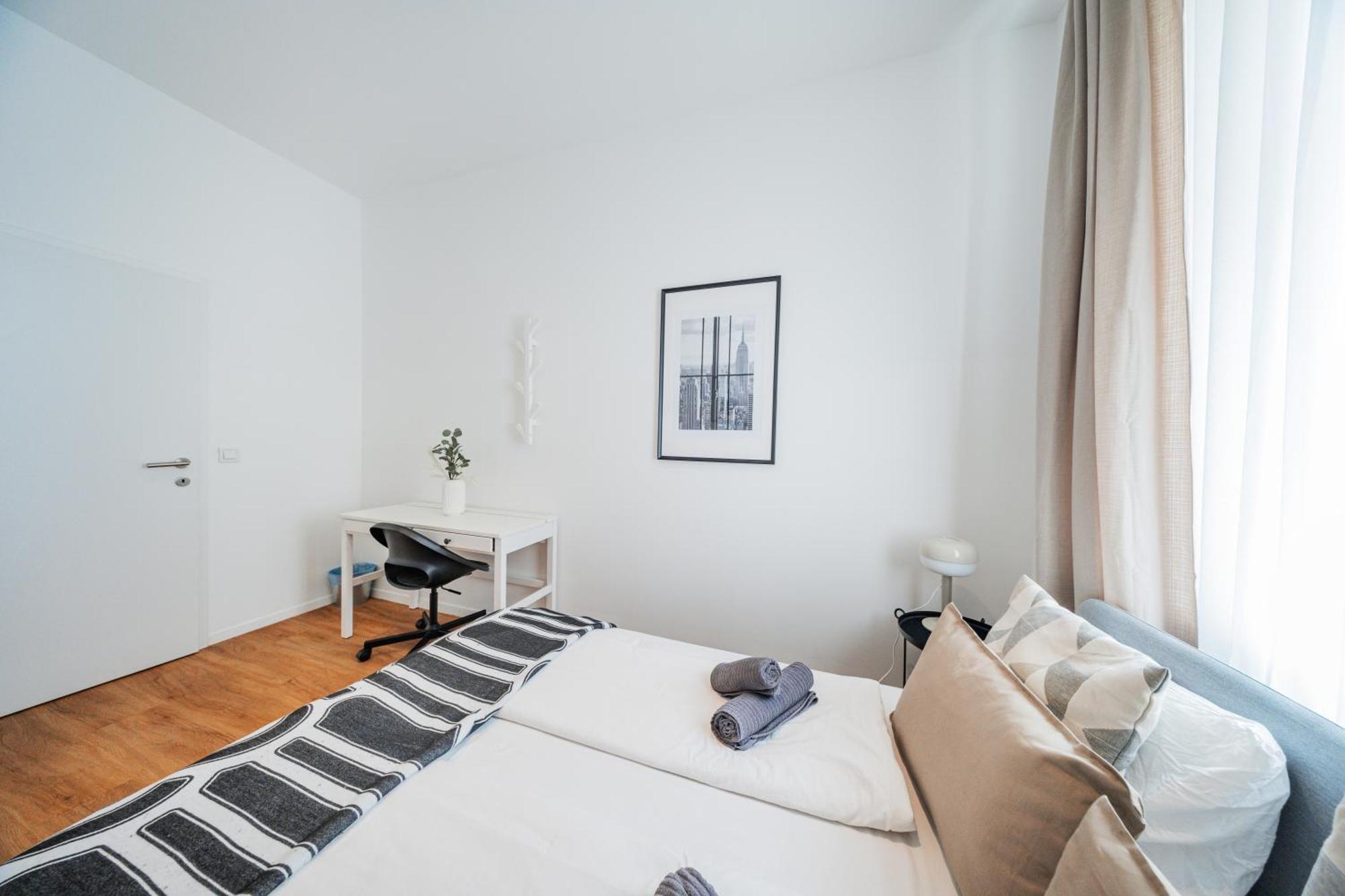 Nice Central City Room *
