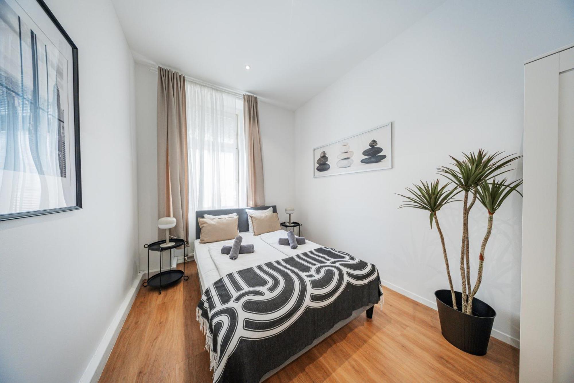 Nice Central City Room Albergue *