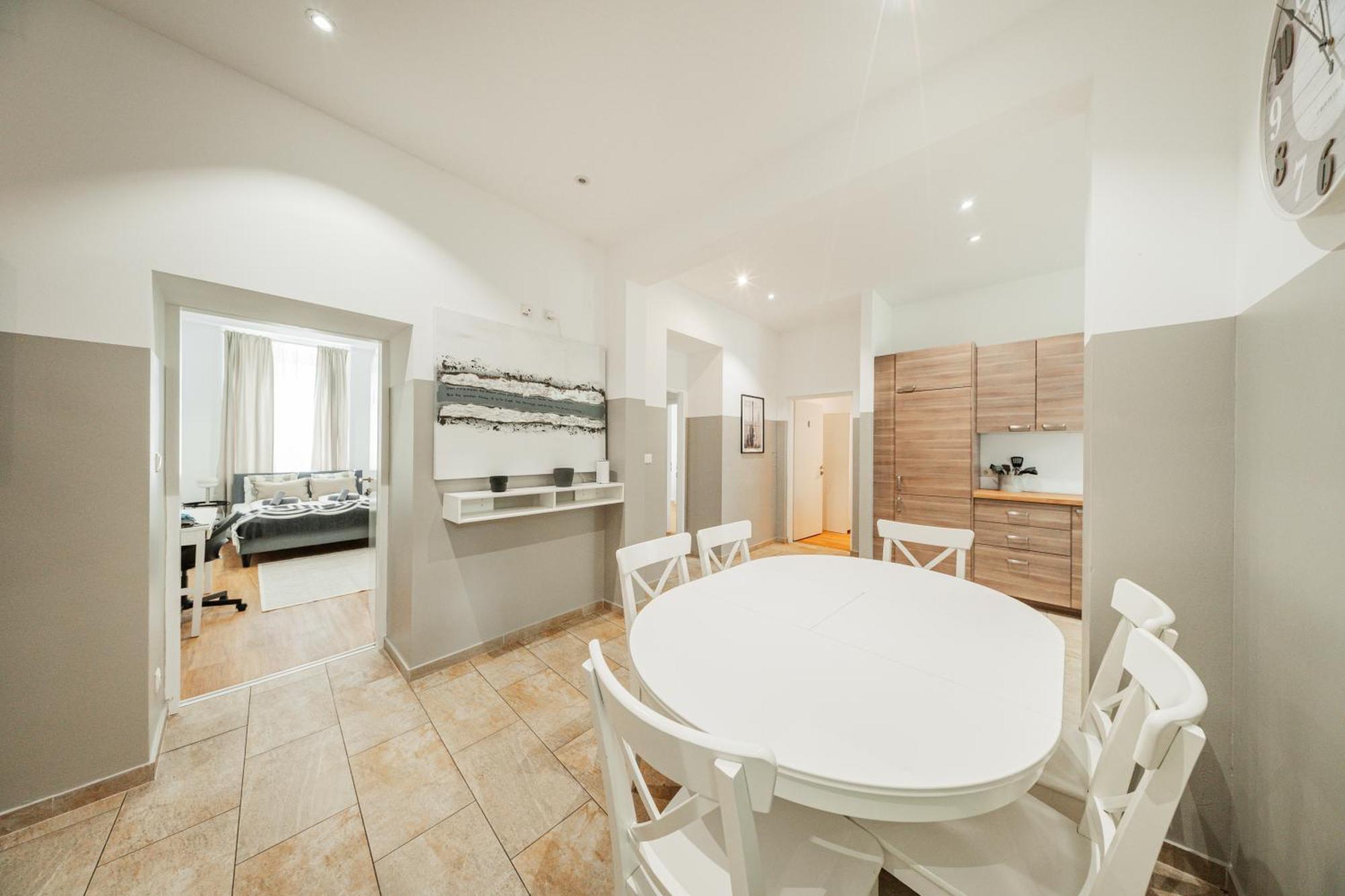 Nice Central City Room Albergue