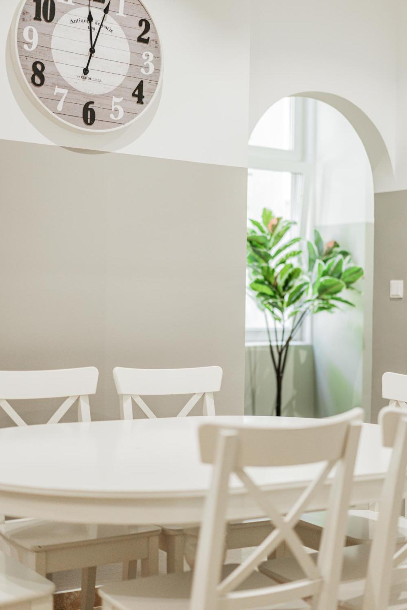 Nice Central City Room Albergue