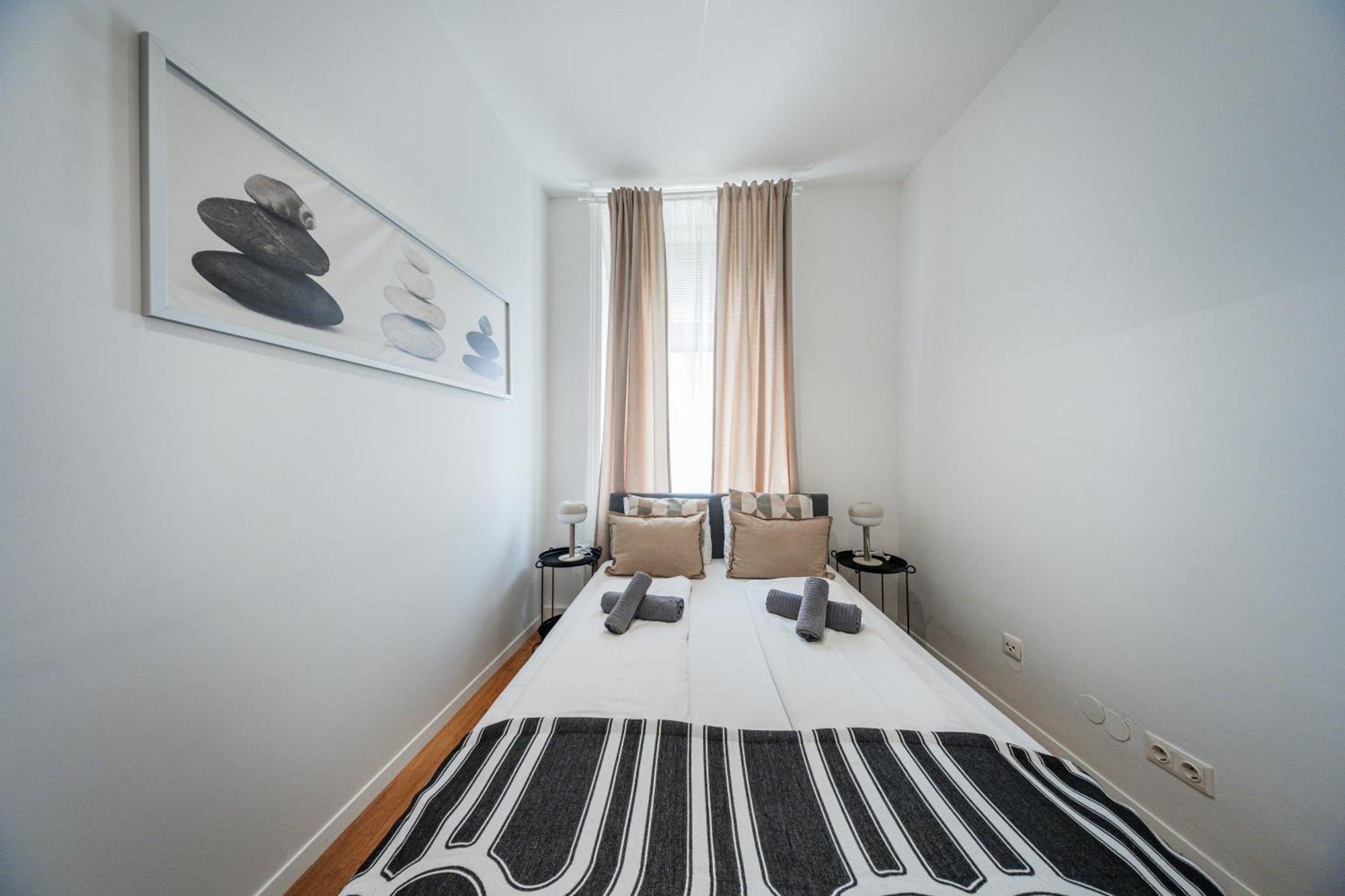 Nice Central City Room