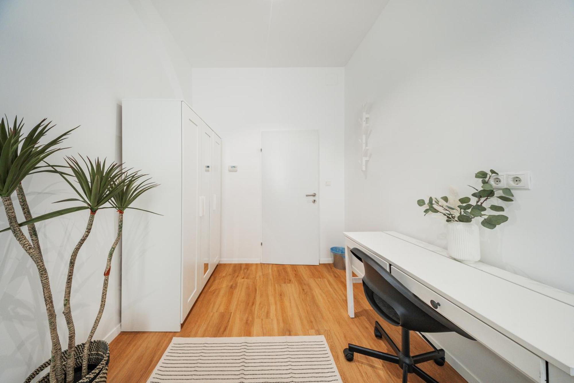 Nice Central City Room *